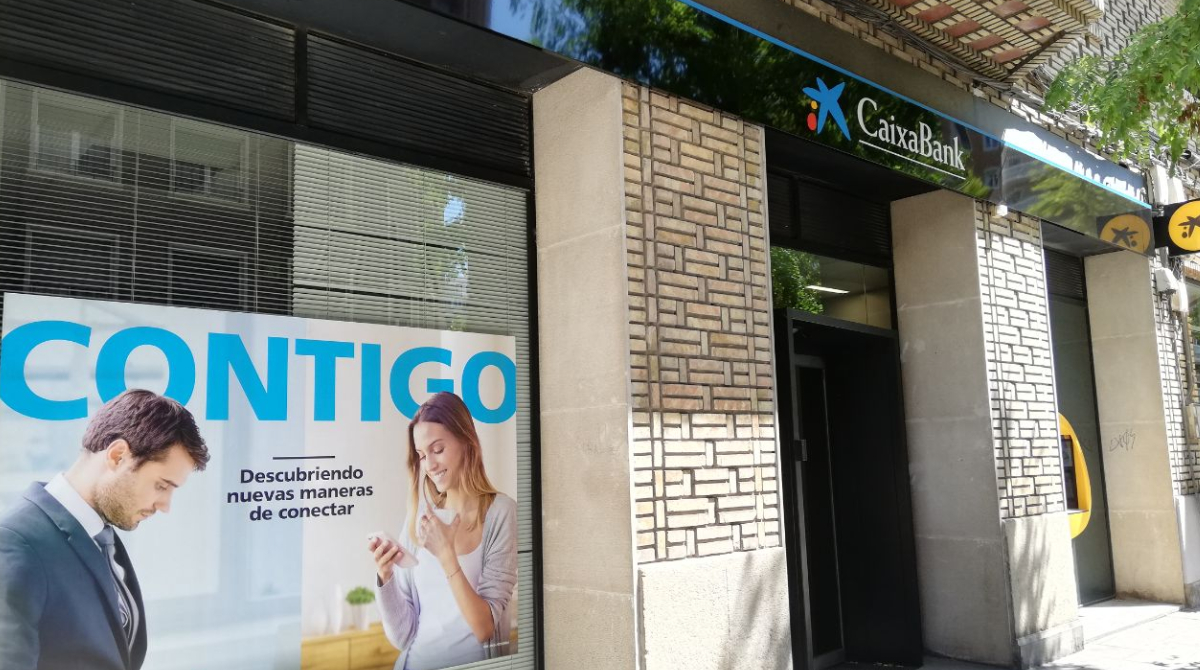 Oficina de CaixaBank en la ciudad de Zaragoza. 