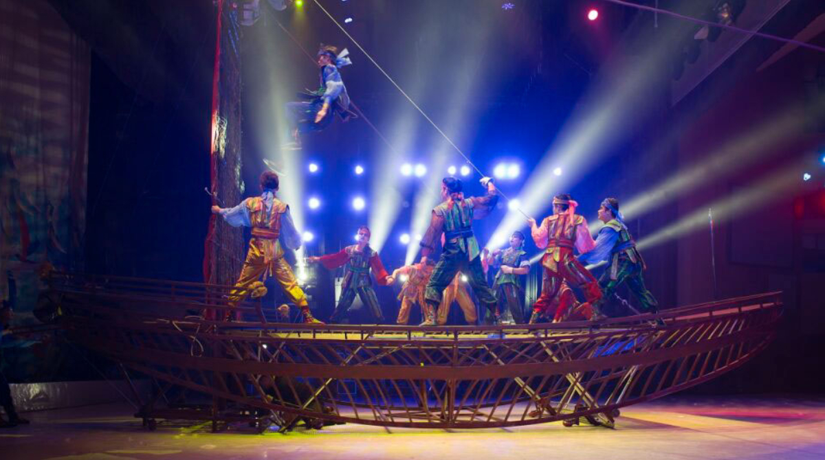 Circo acrobático chino en la ciudad de Zaragoza