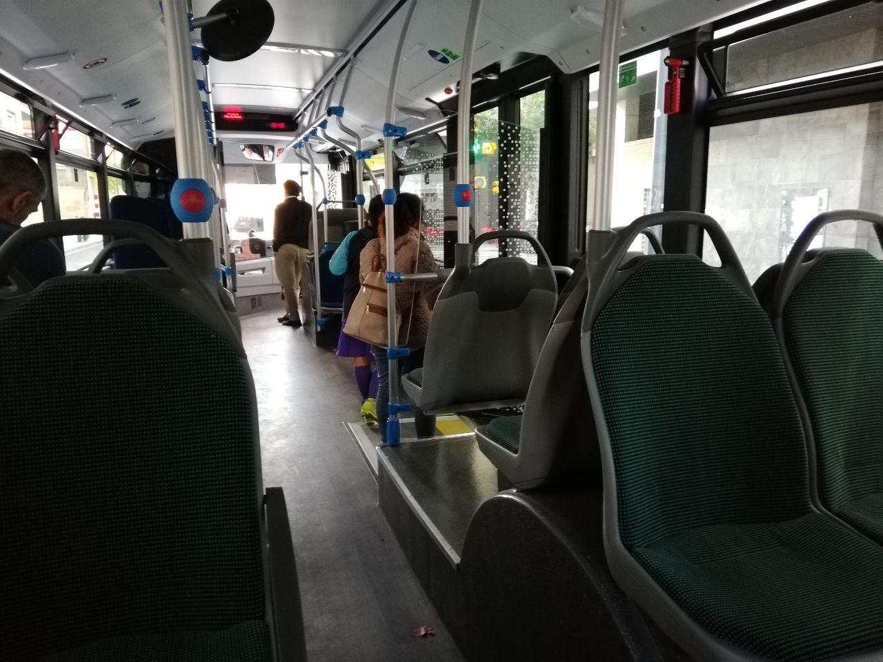 Interior del bus eCitaro de Zaragoza