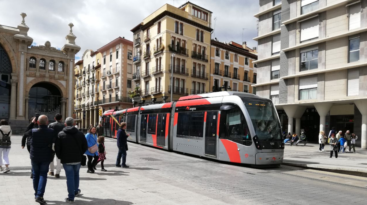 Cortes del tranvía en el Santo Entierro de Viernes Santo Zaragoza 2023. 