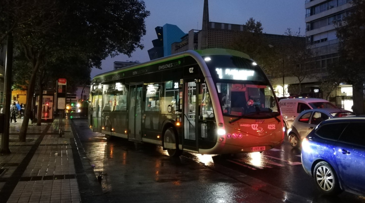 Bus de la línea 21, antes de llegar a Puerta del Carmen